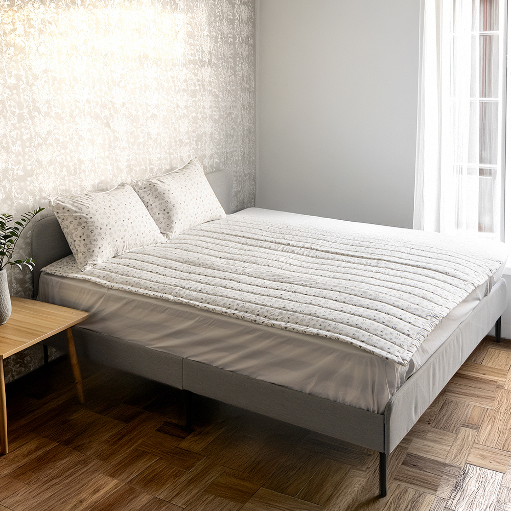 [Guy Laroche] 세미마이크로 화이트 가든 패드 Q